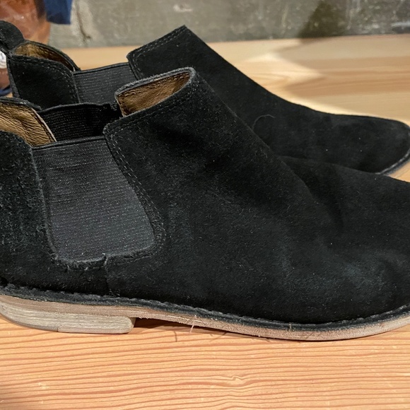 Black suede Steve Madden booties size 8 - Picture 3 of 5